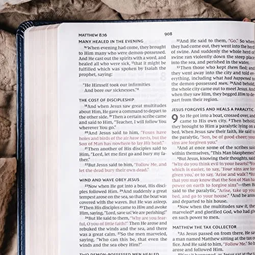 Anglais, Bible, New King James Version, grand format slim gros caractères, similicuir gris avec...