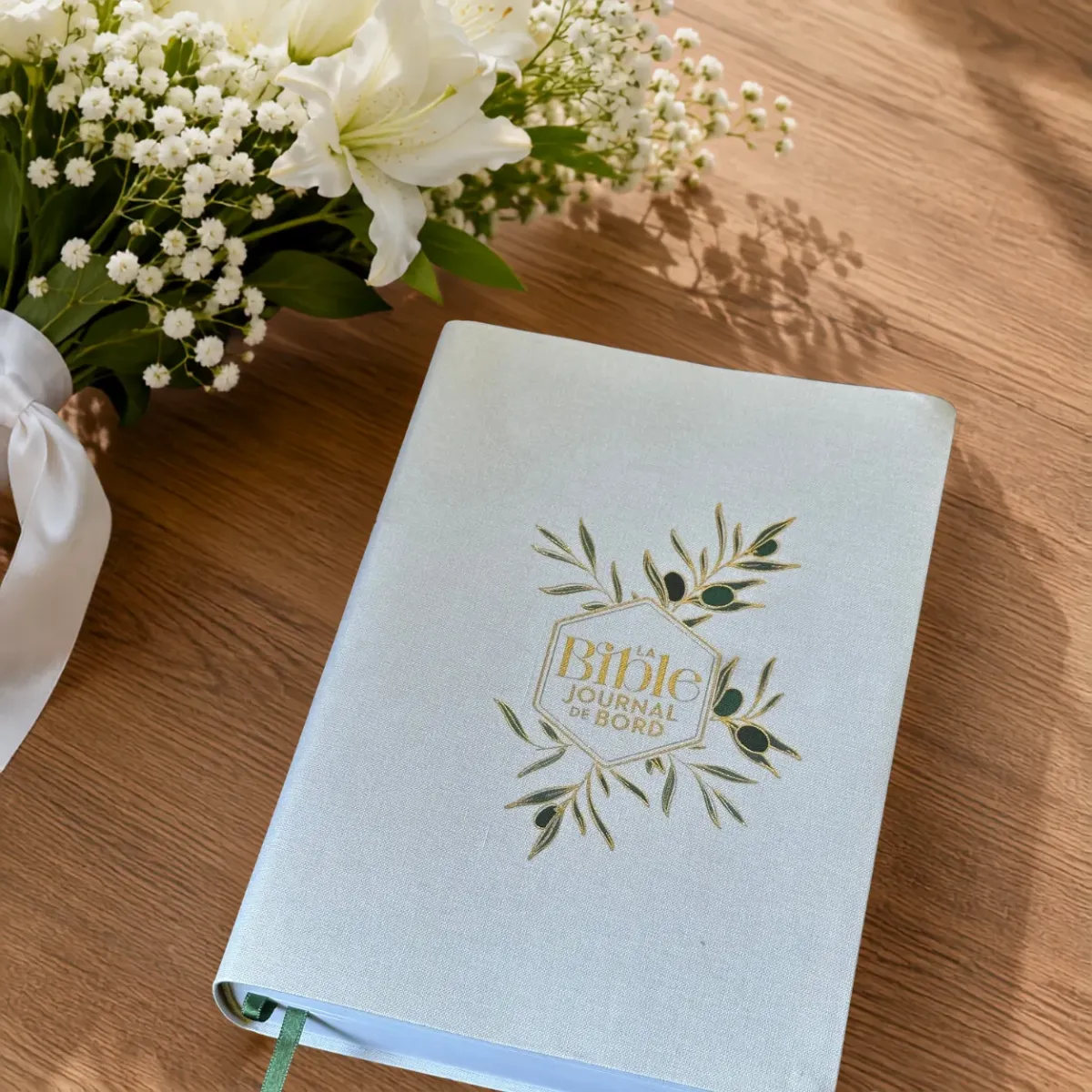   Idées de cadeaux de mariage    
 Ils vont s'unir et vous invitent à assister à leur union ? Si vous êtes en recherche d'un cadeau pour les mariés, nous avons probablement ce qu'il vous faut ! Nous croyons fermement que la Bible reste et restera le cadeau idéal. C'est en s'appuyant sur elle que les futurs conjoints pourront apprendre à se soutenir mutuellement au quotidien. De plus, découvrez notre sélection d'ouvrages regorgeant de conseils et d'astuces pour une vie à deux des plus épanouissantes. 
